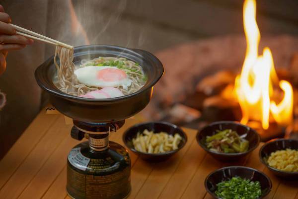 【BEB5軽井沢】真冬の屋外に源泉を使った温泉プール「トンボのプール」が誕生！ ～テントサウナで整ったり、キッチンカーや焚火で仲間とワイワイ過ごしたりして楽しめる～｜期間：2023年1月24日～3月24日