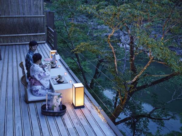 【星のや京都】紗の着物をまとい、川床会席で涼を楽しむ滞在プログラム「奥嵐山の納涼滞在」開催｜期間：2022年7月1日～8月31日