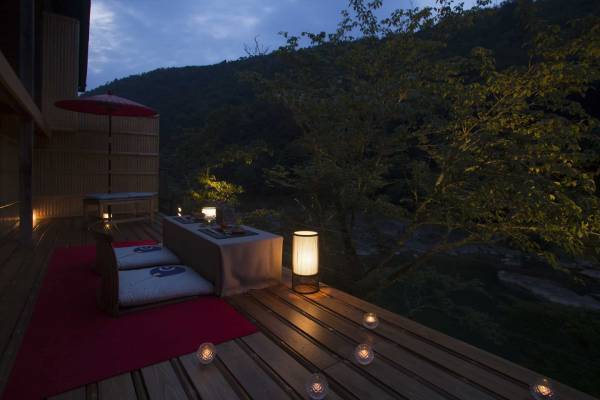 【星のや京都】紗の着物をまとい、川床会席で涼を楽しむ滞在プログラム「奥嵐山の納涼滞在」開催｜期間：2022年7月1日～8月31日