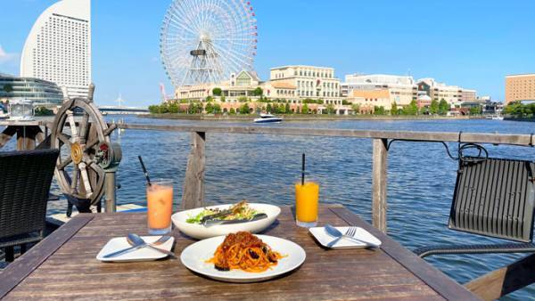 biid（ビード）【横浜 シルバーウィークおすすめスポット】みなとみらいの海上施設「カフェ＆バー ヘミングウェイ横浜」でお得にBBQやお食事を満喫！