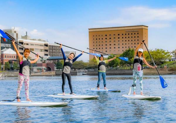 biid（ビード）【横浜 シルバーウィークおすすめスポット】みなとみらいの海上施設「カフェ＆バー ヘミングウェイ横浜」でお得にBBQやお食事を満喫！