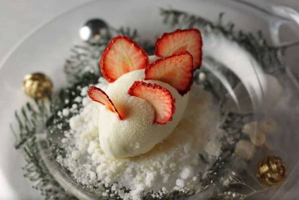 【リゾナーレ】イチゴをテーマに華やかなクリスマスドルチェを提供～メインダイニング「OTTO SETTE」で堪能～｜対象施設：リゾナーレ八ヶ岳、那須、トマム　期間：2022年12月7日～25日