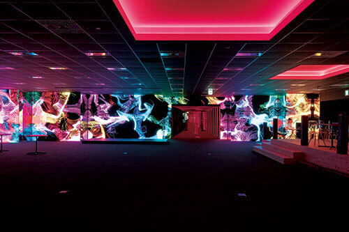 頭脳ゲームが初コラボ「謎解き×ポーカー」 かっこいい会場で、ひらめきと運試しの公演型ゲームイベント