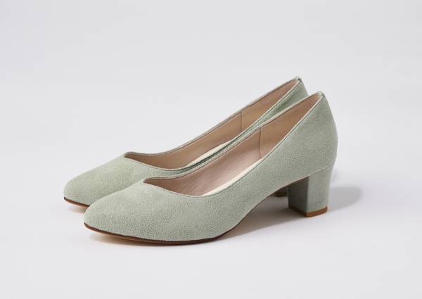 「grove（グローブ）」 包まれるような最高の履き心地 ‟やわここち®パンプス” はっ水機能がプラスされ、さらに進化