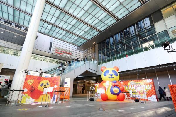 名駅に超でっかいワイファイくんが登場！？ 「THANK YOU！コミュファンズ」キャンペーンをワイファイくんがレポート