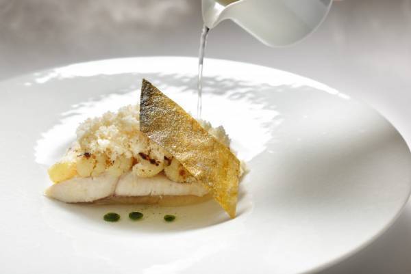 メインダイニング「OTTO SETTE(オットセッテ)」にて 夏限定のディナーコースを提供 ～葡萄やトマト、ヤングコーンなど、旬の味覚を堪能できる全10品～ ｜期間：2022年6月28日～9月6日