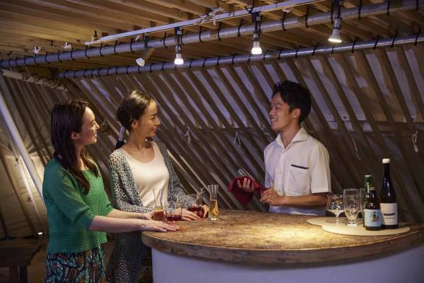 【リゾナーレ小浜島】冬のビーチを満喫！お酒と沖縄の食材を味わう 「ナイトビーチBar」登場｜期間：2023年2月1日～28日