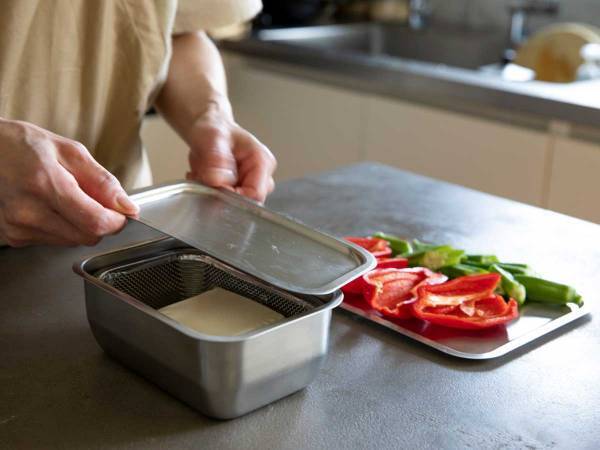 人気料理家の魅力にせまるオレンジページの新シリーズ誕生！　 第一弾『料理家・ワタナベ マキ』7月6日発売