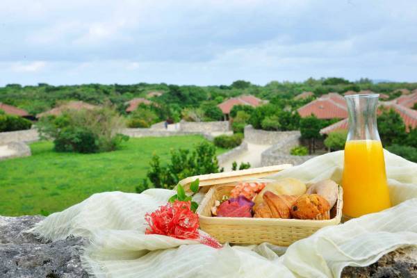 【星のや竹富島】伝統的な家屋で、島に吹く心地よい風を体感する「柔風(やふぁかじ)なごみ滞在」実施｜期間：2022年6月1日～8月31日
