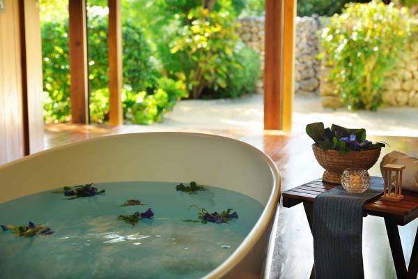 【星のや竹富島】伝統的な家屋で、島に吹く心地よい風を体感する「柔風(やふぁかじ)なごみ滞在」実施｜期間：2022年6月1日～8月31日