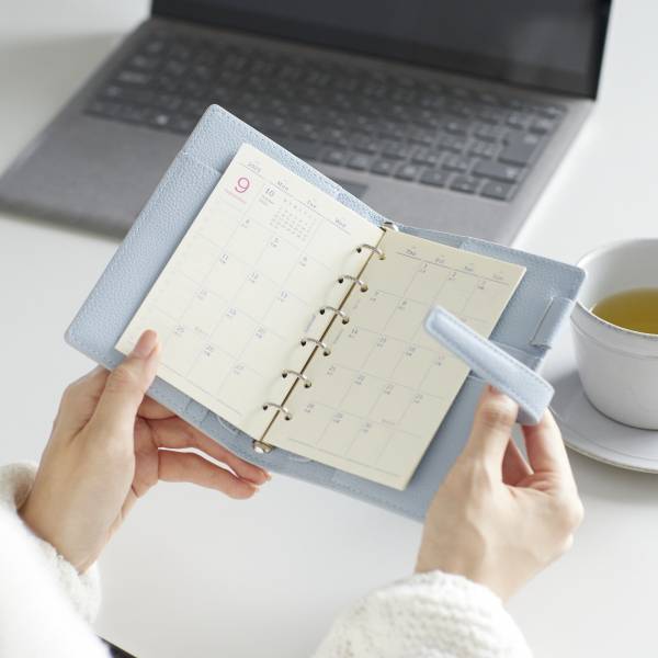 新色くすみカラー登場 高級感のある柔らかな風合いのシュリンク調PUレザー “petal” 2023年システム手帳発売【 GRAMAS Cultivate 】