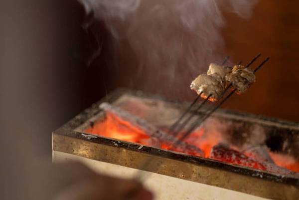 【星のや軽井沢】1日1組限定、一棟貸し切りの空間で日本酒やワインのペアリングとともにジビエを日本料理の仕立てで味わう「冬山の晩餐 ～ジビエ懐石～」提供開始｜期間：2022年12月1日～2023年2月28日
