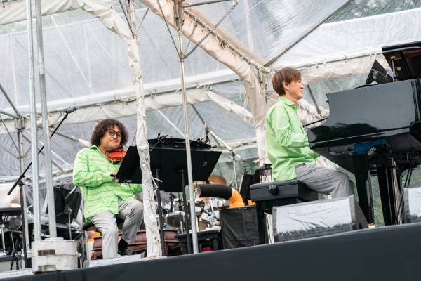 『葉加瀬太郎 音楽祭2022』、3年ぶりに京都・上賀茂神社で開催「世界中を探しても、こんなに幸せなバイオリニストはいない」