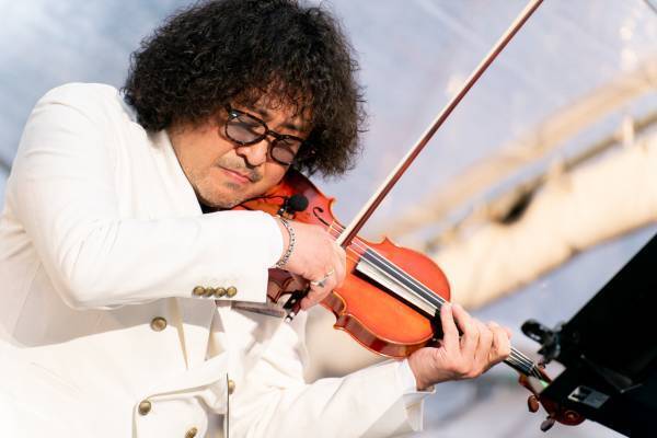 『葉加瀬太郎 音楽祭2022』、3年ぶりに京都・上賀茂神社で開催「世界中を探しても、こんなに幸せなバイオリニストはいない」