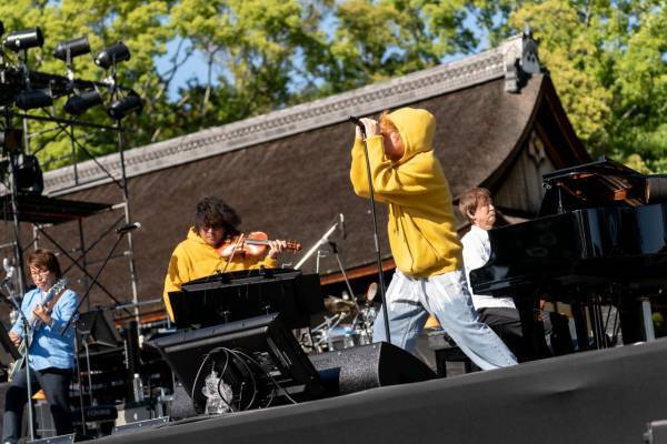 『葉加瀬太郎 音楽祭2022』、3年ぶりに京都・上賀茂神社で開催「世界中を探しても、こんなに幸せなバイオリニストはいない」
