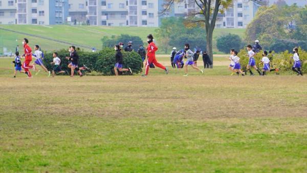 大阪国際大学・大阪国際大学短期大学部  陸上競技部の「全員駅伝」