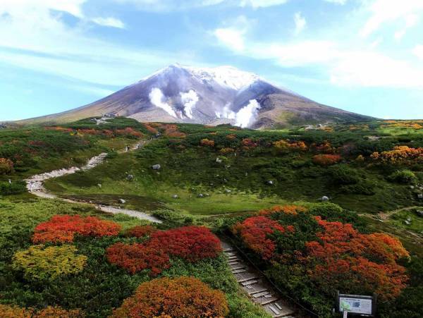 【OMO7旭川】旭岳の山上で、紅葉を眺めながら旭川ラーメンを食べる「旭岳紅葉ラーメンツアー開催」～ラーメンは全3種類、「すがわら」・「らーめんや天金」・「梅光軒」の中から選んで味わう～｜期間：2022年9月1日～9月30日