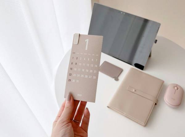 リプラグのデザインカレンダー2023年販売開始！卓上型の月の満ち欠けカレンダー「ミチルmini」の新作や限定カラー登場。