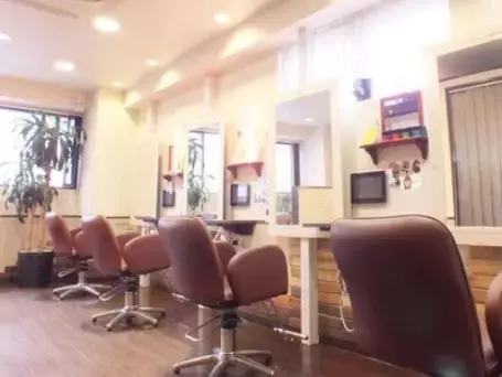 千葉中央駅から徒歩3分の『am-FID』ナチュラルな仕上がりの縮毛矯正で人気のヘアサロン！駅近ドットコムで情報を公開中