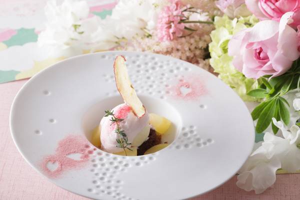 “蝦夷鮑の岩塩蒸し 桜の香り”や“世界最高峰の牛肉”の黒毛和牛の贅沢食べ比べ『桜の宴　青森と愛知～鉄板焼～』 期間限定販売