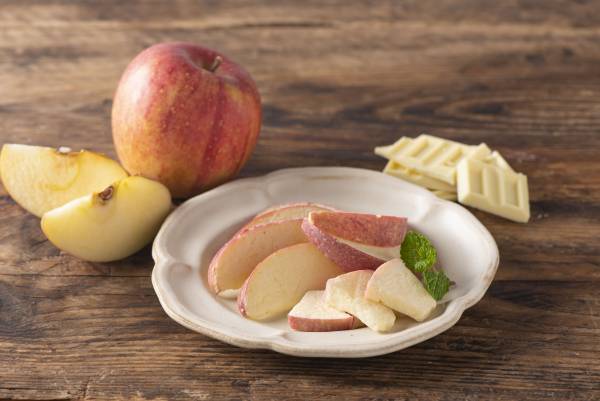 ＼ヒットの予感しかない！／見た目はりんご、味はチョコレート「りんご ショコラ染め」新発売！【久世福商店】