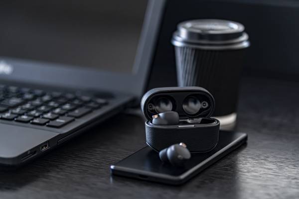 【クラファンで2600％達成】「極上の使いごこち」を目指した SONY WF-1000XM4対応ケースがGRAMAS COLORSから6月15日発売