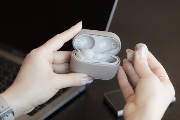 【クラファンで2600％達成】「極上の使いごこち」を目指した SONY WF-1000XM4対応ケースがGRAMAS COLORSから6月15日発売