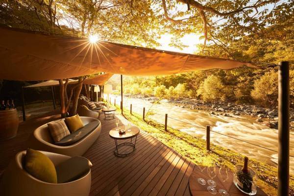 【奥入瀬渓流ホテル】貸切露天風呂のオプションが新登場　愛犬と一緒に奥入瀬渓流を満喫する「奥入瀬ペット旅」を提供｜提供期間：2022年6月1日～10月23日