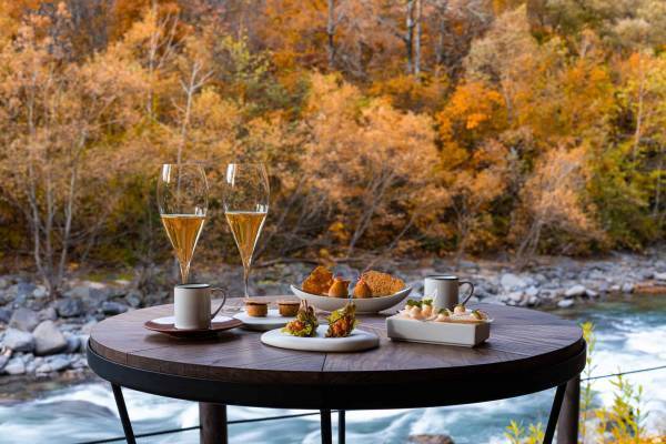 【奥入瀬渓流ホテル】貸切露天風呂のオプションが新登場　愛犬と一緒に奥入瀬渓流を満喫する「奥入瀬ペット旅」を提供｜提供期間：2022年6月1日～10月23日