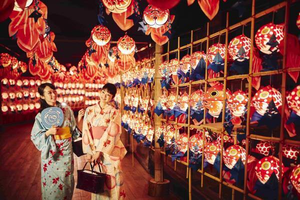 【青森屋】450個以上の金魚ねぷたに囲まれた「しがっこ金魚まつり」開催　～ポイの表面に運勢が浮かび上がる「ポイみくじ」が新登場～｜期間：2022年6月1日～8月31日