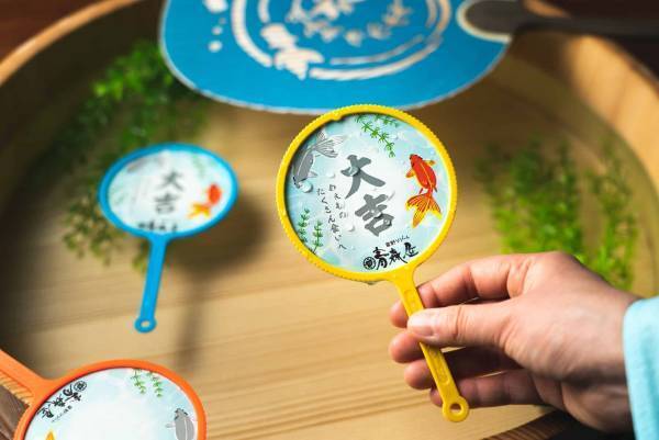 【青森屋】450個以上の金魚ねぷたに囲まれた「しがっこ金魚まつり」開催　～ポイの表面に運勢が浮かび上がる「ポイみくじ」が新登場～｜期間：2022年6月1日～8月31日