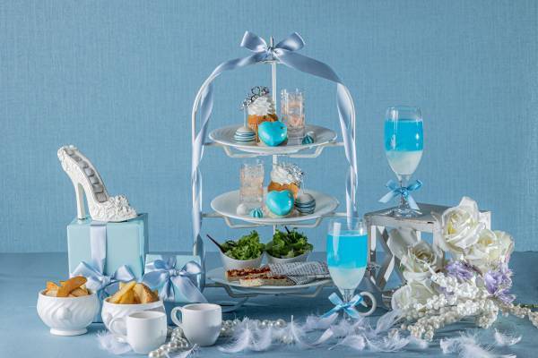 幸せを呼ぶ色“ブルー”をテーマにした、結婚式場ならではの映えスイーツが勢ぞろい！ 『サムシングブルーアフタヌーンティー～幸せを呼ぶティータイム～』販売