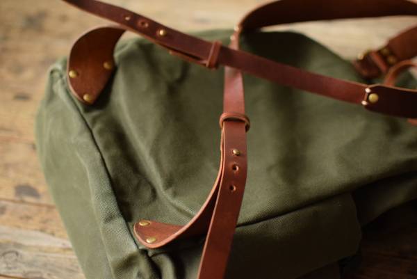 シルバー＆革アクセサリーAJINA　ドラゴン帆布と革のコンビバッグを発売