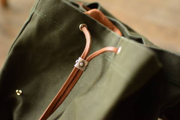 シルバー＆革アクセサリーAJINA　ドラゴン帆布と革のコンビバッグを発売