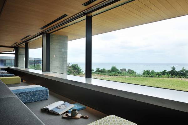 【星のや沖縄】壮大な海岸線に広がるさまざまな場所で仕事ができる 「イノーワーケーションプラン」提供 ～サンゴ礁と緑に囲まれた入り江に「岩場の隠れ処オフィス」が登場～｜提供開始：2022年9月1日