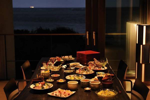 【星のや沖縄】壮大な海岸線に広がるさまざまな場所で仕事ができる 「イノーワーケーションプラン」提供 ～サンゴ礁と緑に囲まれた入り江に「岩場の隠れ処オフィス」が登場～｜提供開始：2022年9月1日