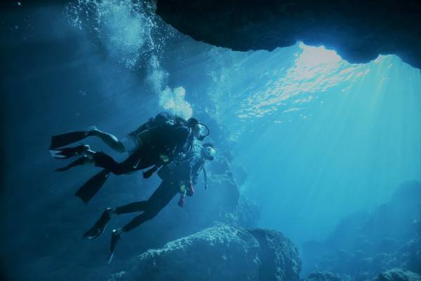 【星のや沖縄】壮大な海岸線に広がるさまざまな場所で仕事ができる 「イノーワーケーションプラン」提供 ～サンゴ礁と緑に囲まれた入り江に「岩場の隠れ処オフィス」が登場～｜提供開始：2022年9月1日
