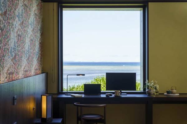 【星のや沖縄】壮大な海岸線に広がるさまざまな場所で仕事ができる 「イノーワーケーションプラン」提供 ～サンゴ礁と緑に囲まれた入り江に「岩場の隠れ処オフィス」が登場～｜提供開始：2022年9月1日