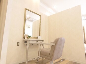 浜松駅から車で10分『e-style com's hair 柳通り店』は「一人一人のお客様に親身になって」をコンセプトに経験豊富なスタイリストが完全マンツーマンで施術！Findビューティーで公開