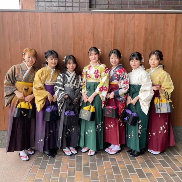 【平日特典キャンペーン】袴レンタルに可愛いレース衿無料サービス。大好評につき5月10日まで実施。