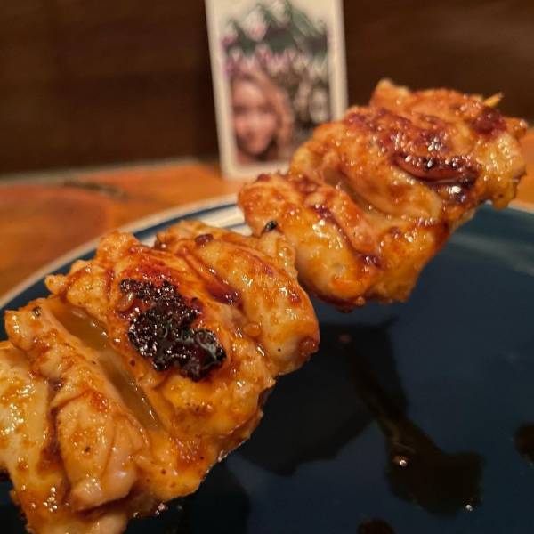 加工女子キャンパーサチコさんが「鳥正」伝承の手羽焼き店「CAMP TEBA/キャンプテバ」をオープン！