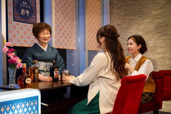 【OMO3札幌すすきの】仕掛け満載のパブリックスペースでスナックのママとおしゃべりを楽しみ、スナック気分を味わえるイベント「夜更かしスナックOMO」初開催 ～「ご近所ガイドOMOレンジャー」と実際にスナックに行くツアーも実施～｜期間：2022年9月1日～11月30日