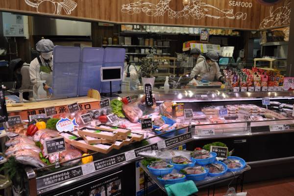 『ライフらしさ』を詰め込み、衣食住がそろって２年ぶりに復活！　12/7（水）、「ライフ初芝店」を建て替え改装オープン！