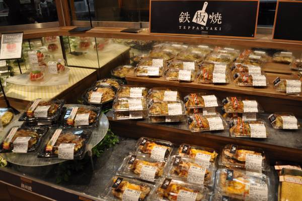 『ライフらしさ』を詰め込み、衣食住がそろって２年ぶりに復活！　12/7（水）、「ライフ初芝店」を建て替え改装オープン！