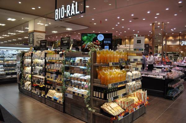 『ライフらしさ』を詰め込み、衣食住がそろって２年ぶりに復活！　12/7（水）、「ライフ初芝店」を建て替え改装オープン！