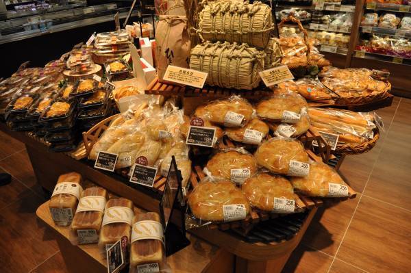 『ライフらしさ』を詰め込み、衣食住がそろって２年ぶりに復活！　12/7（水）、「ライフ初芝店」を建て替え改装オープン！