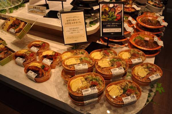 『ライフらしさ』を詰め込み、衣食住がそろって２年ぶりに復活！　12/7（水）、「ライフ初芝店」を建て替え改装オープン！