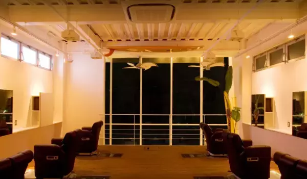 阪急武庫之荘駅から徒歩1分で深夜23時まで営業！忙しいビジネスマンに人気の『メンズ美容室 BAGUS』の情報を駅近ドットコムで公開