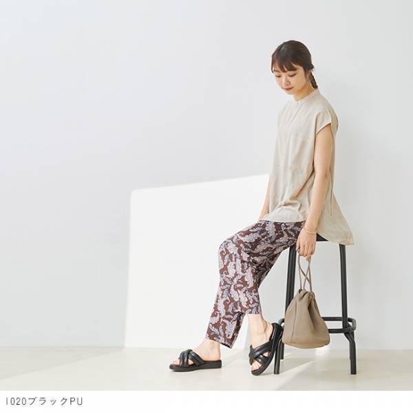 印象的な足もとへ。トレンドキーワード【クッションサンダル】