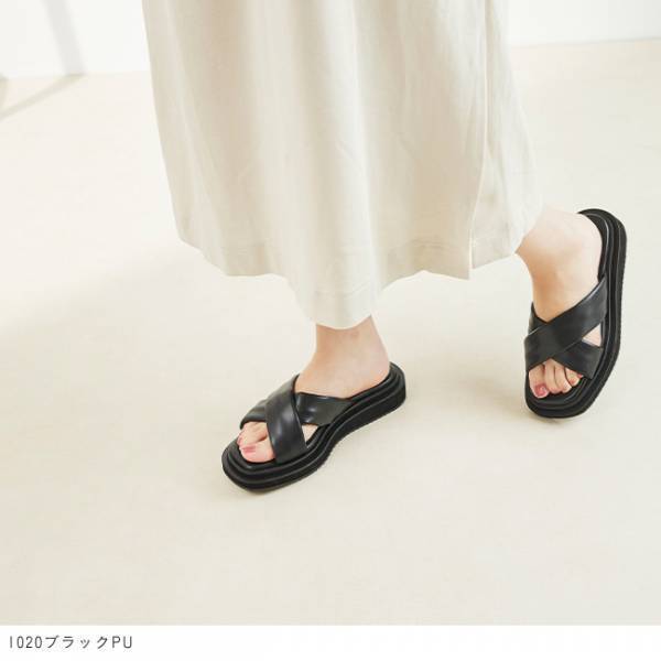 印象的な足もとへ。トレンドキーワード【クッションサンダル】